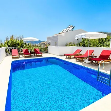 You Will Love This Luxury 3 Bedroom Villa, 1047 *