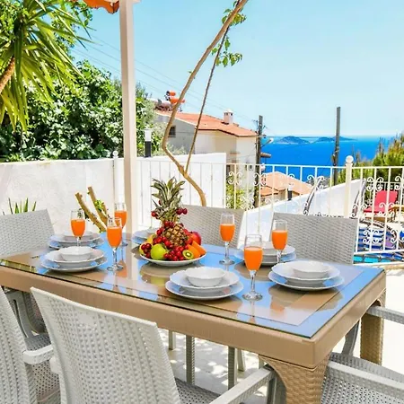 You Will Love This Luxury 3 Bedroom Villa, 1047 *
